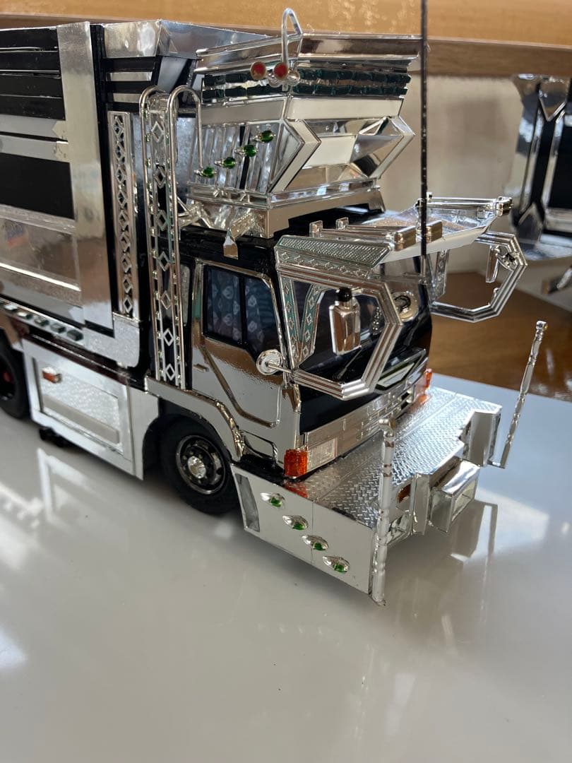 デコトラ、アオシマ、ザ•グレートデカ箱ダンプ1／32完成品
