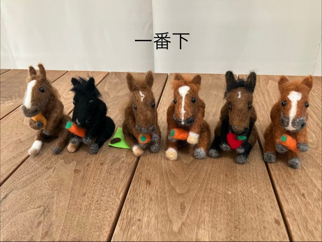 羊毛フェルト 馬　サラブレッド　ぬいぐるみ　競走馬　置物　馬19個　ボックス入り