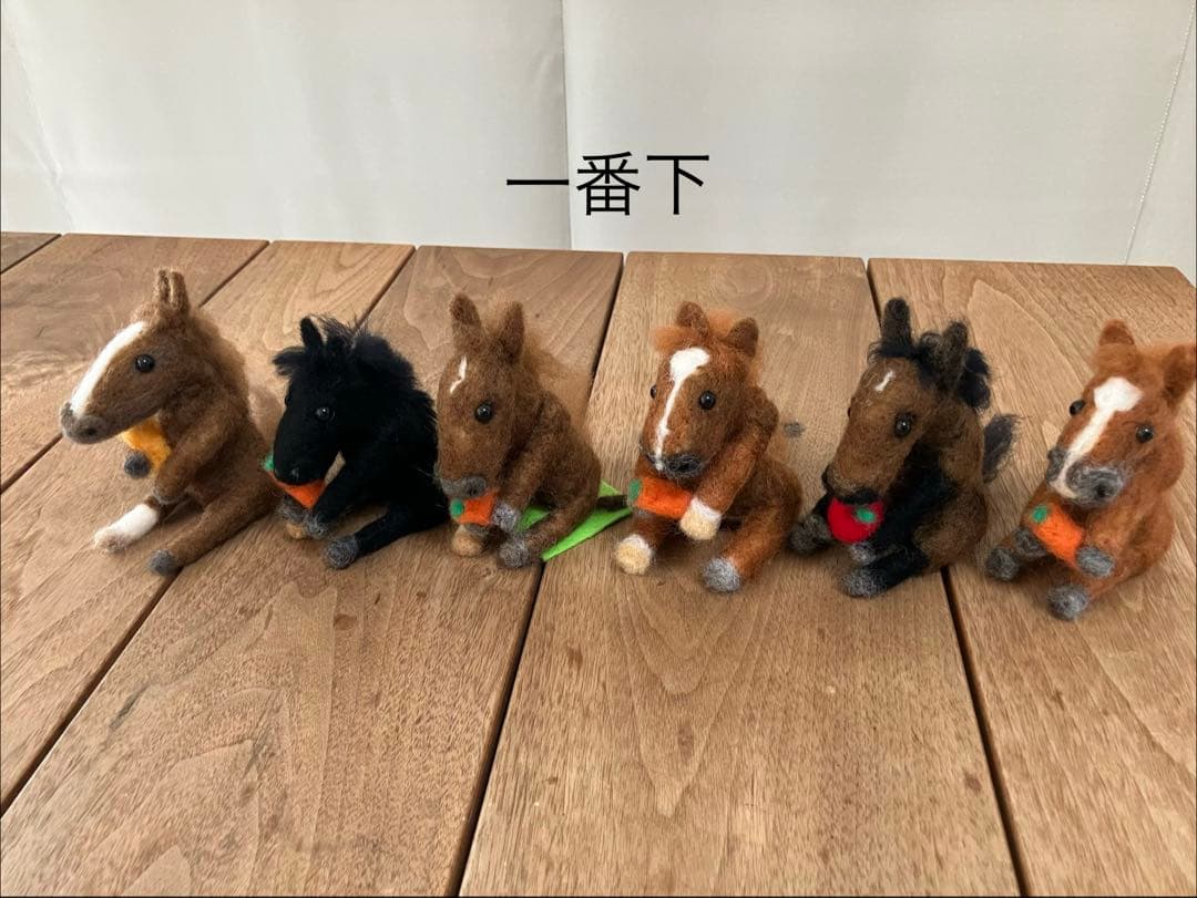 羊毛フェルト 馬　サラブレッド　ぬいぐるみ　競走馬　置物　馬19個　ボックス入り