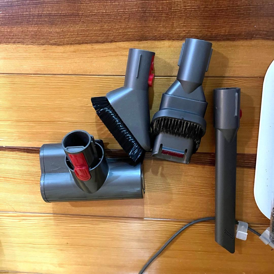 【ジャンク品】　dyson ダイソン SV10コードレスクリーナー　スタンド付