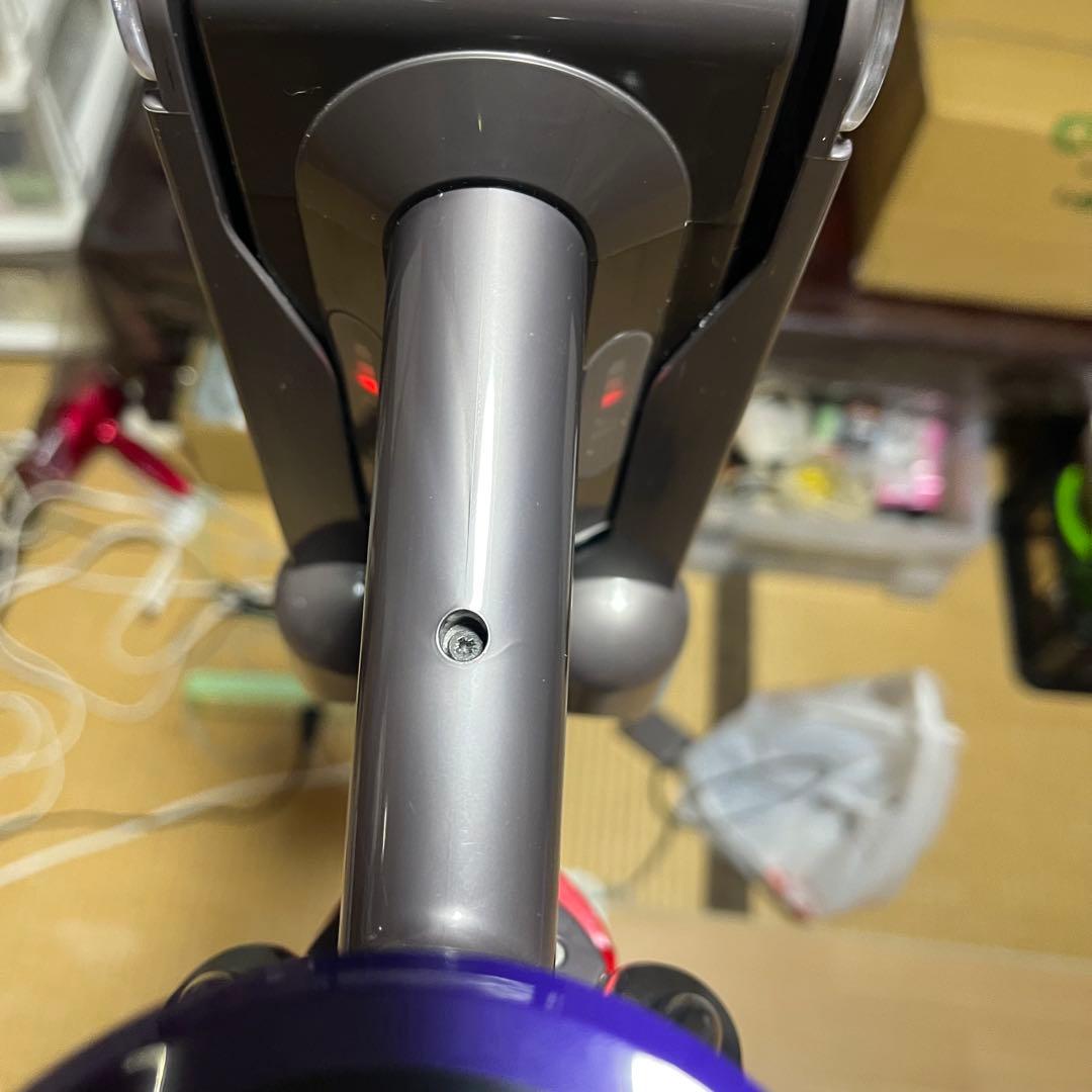 【ジャンク品】　dyson ダイソン SV10コードレスクリーナー　スタンド付