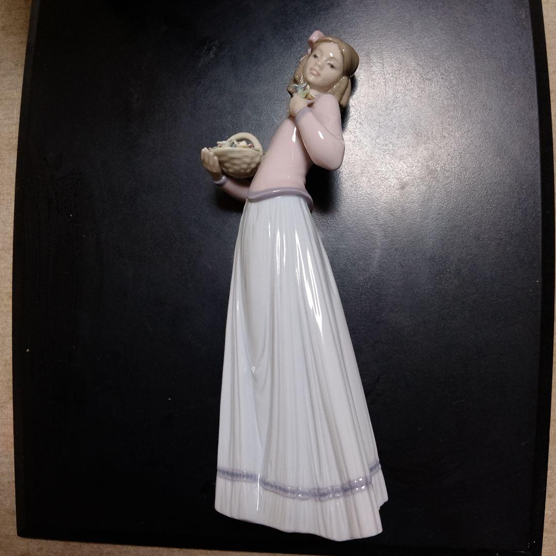 Lladro 　リヤドロ　花かごを持っ少女 箱付き　25cm