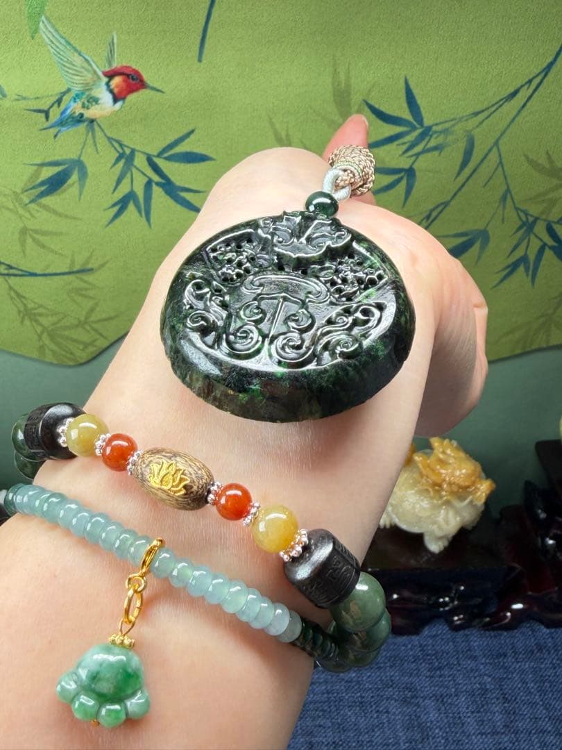個性的❣️ミャンマー産天然翡翠　老乾青古風龍紋ペンダント