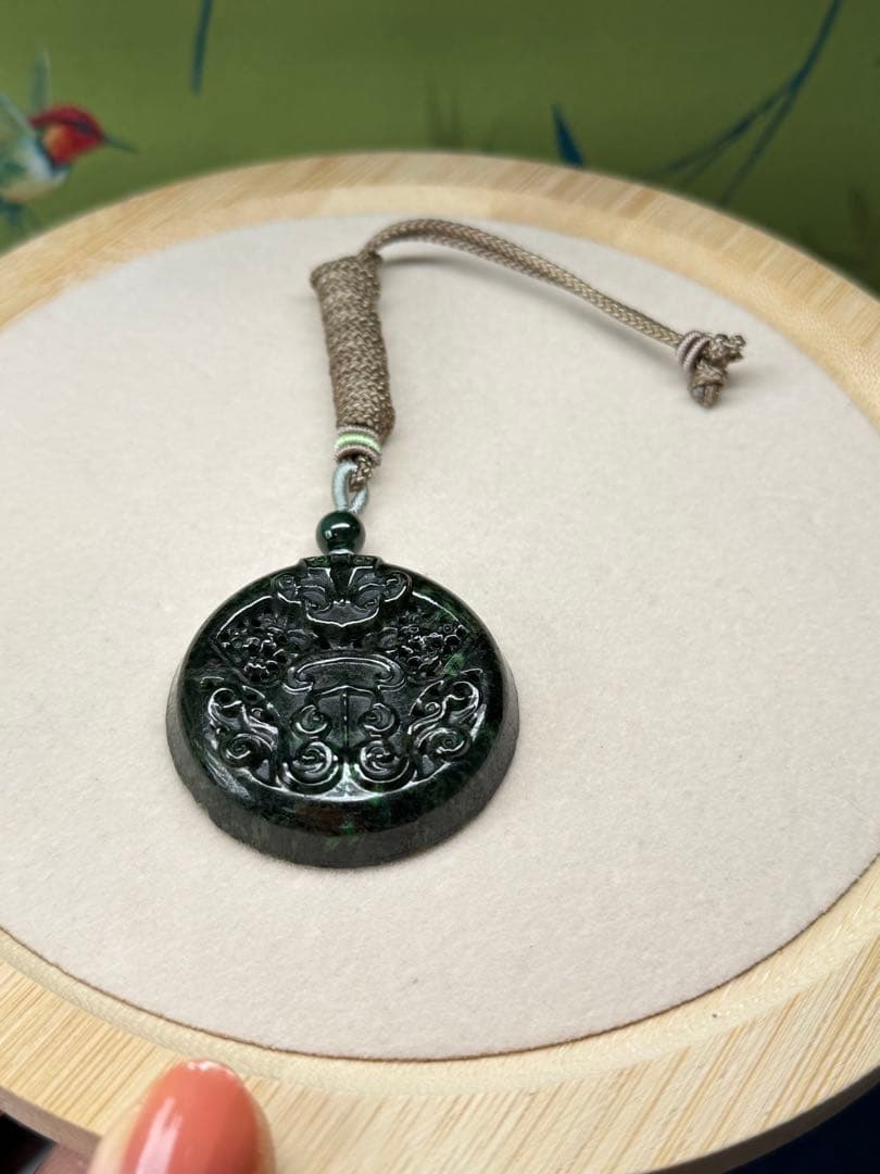 個性的❣️ミャンマー産天然翡翠　老乾青古風龍紋ペンダント