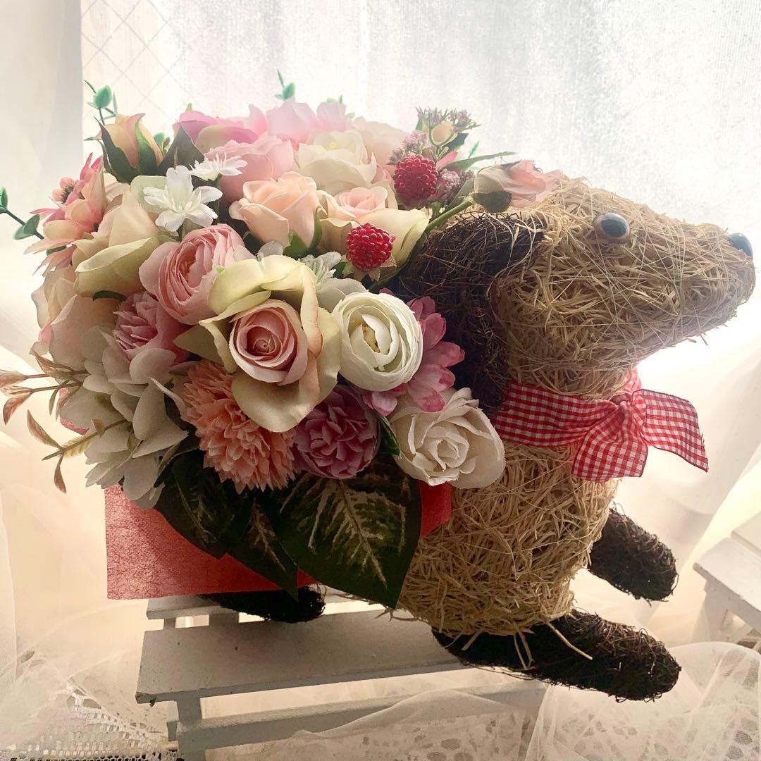 ドック♡フラワーアレンジメント　　造花ギフト　母の日ギフト　犬ダックスインテリア