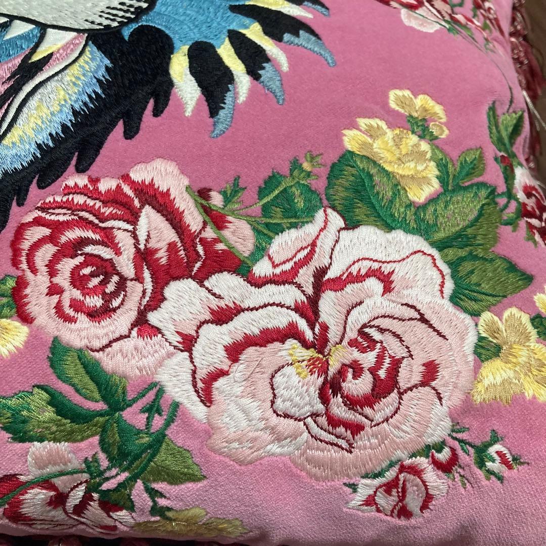 GUCCI アングリーキャット ベルベット クッション