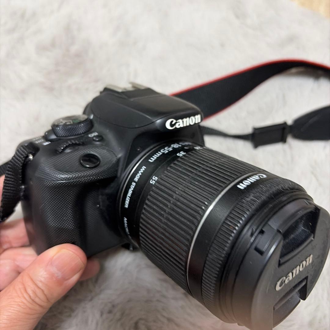 Canon EOS kiss X7 本体レンズ　バッテリー2個 ストラップセット