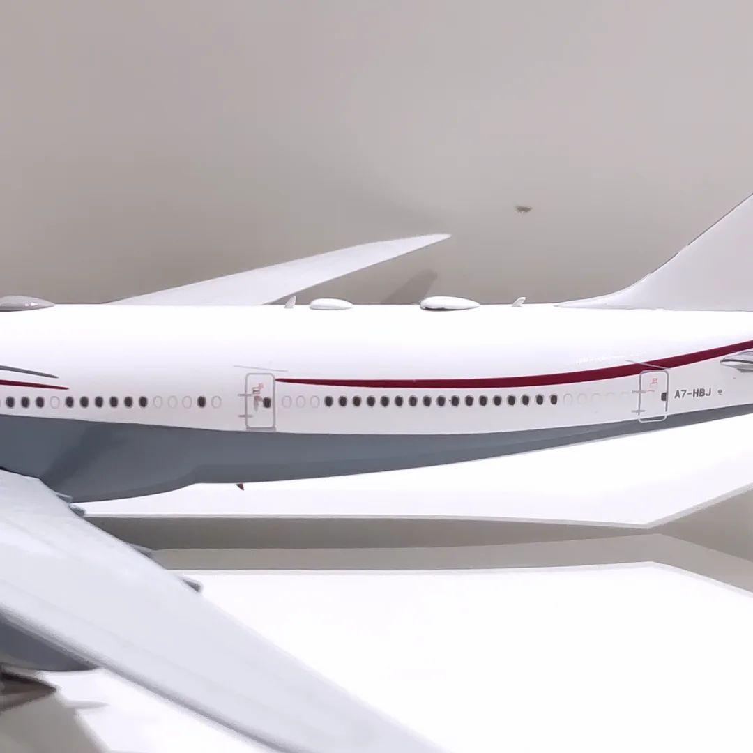 航空機・ヘリコプター QATAR AMIRI FLIGHT B747-8KB 1/400