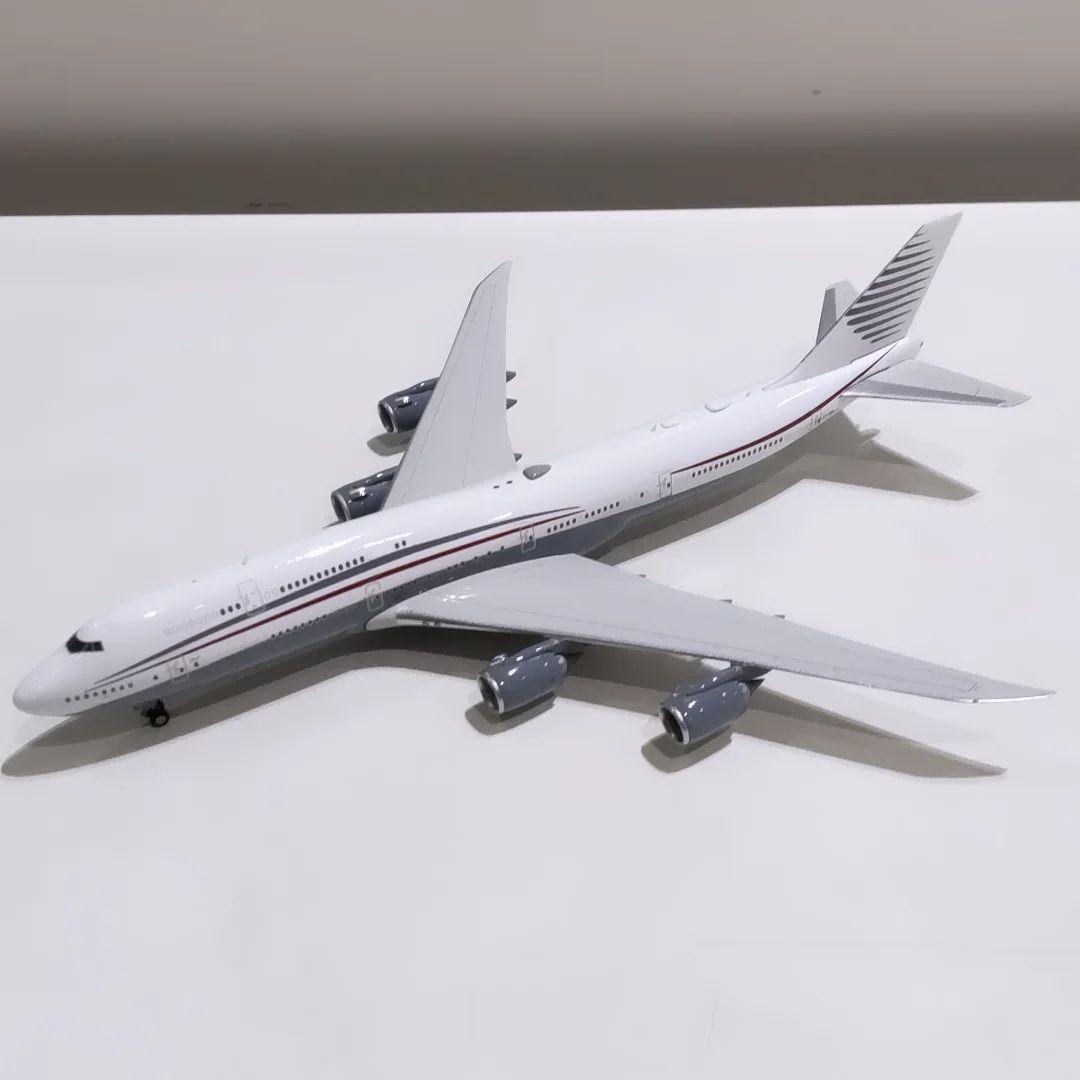 航空機・ヘリコプター QATAR AMIRI FLIGHT B747-8KB 1/400