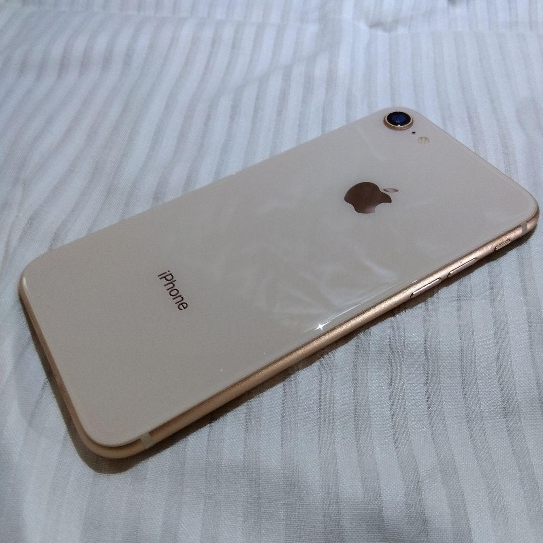 iPhone 8　ゴールド本体　SIMロック解除済み　箱、付属品あり（純正品）