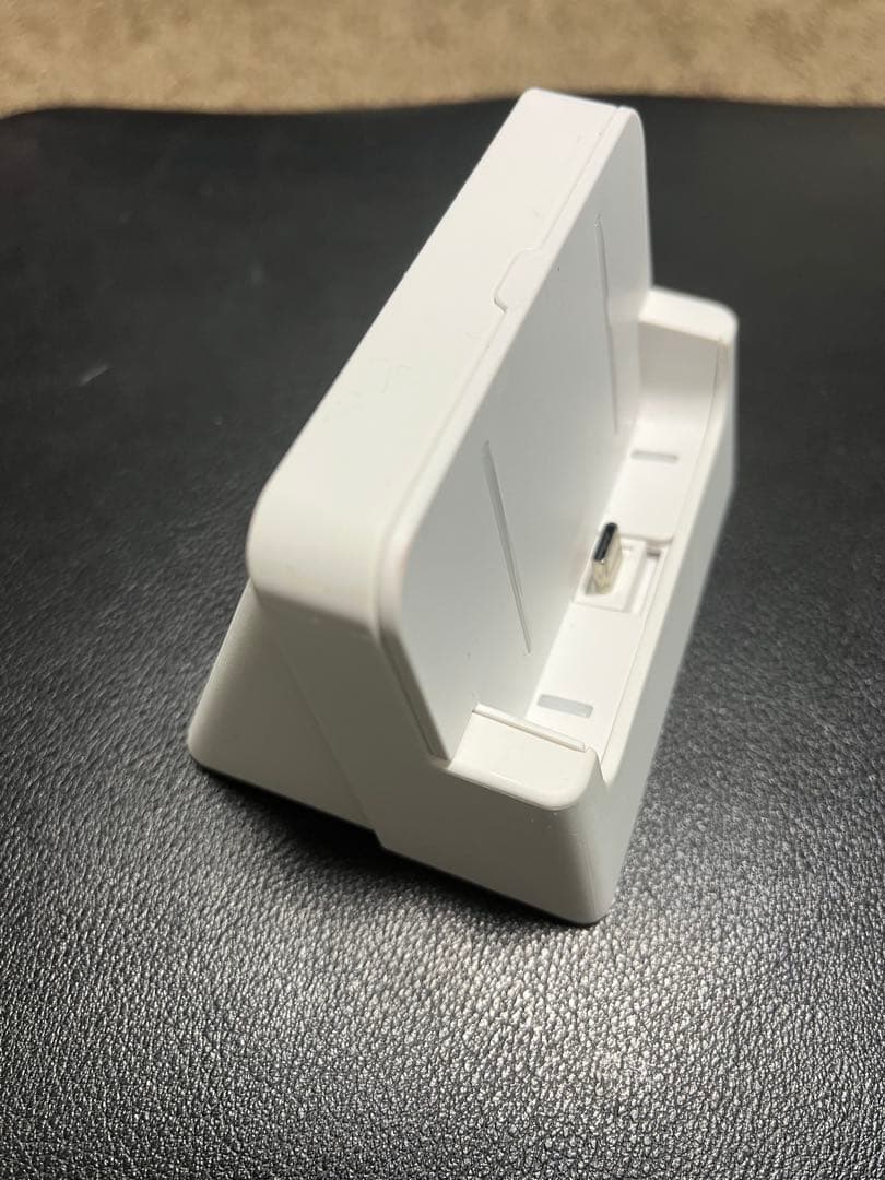 BASIO KYV47 赤色 スマートフォン 本体+ オマケでケースと充電台