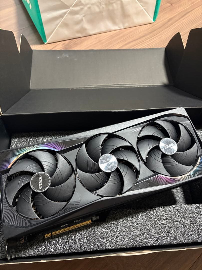 【動作良好】GIGABYTE AORUS MASTER RTX5090 32GB