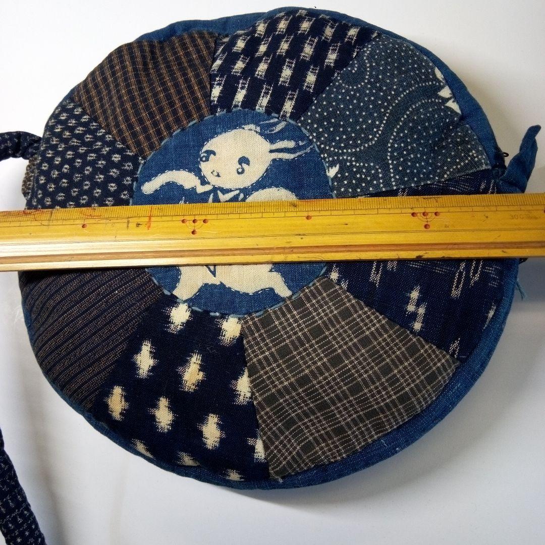 円形ショルダーバッグ　パッチワーク・うさぎ型抜・ハンドメイド・型染・絣・藍染