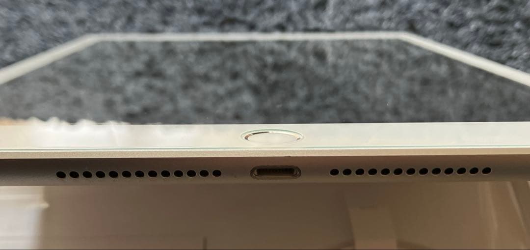 良品　iPad 6世代 128GB Wi-Fiモデル