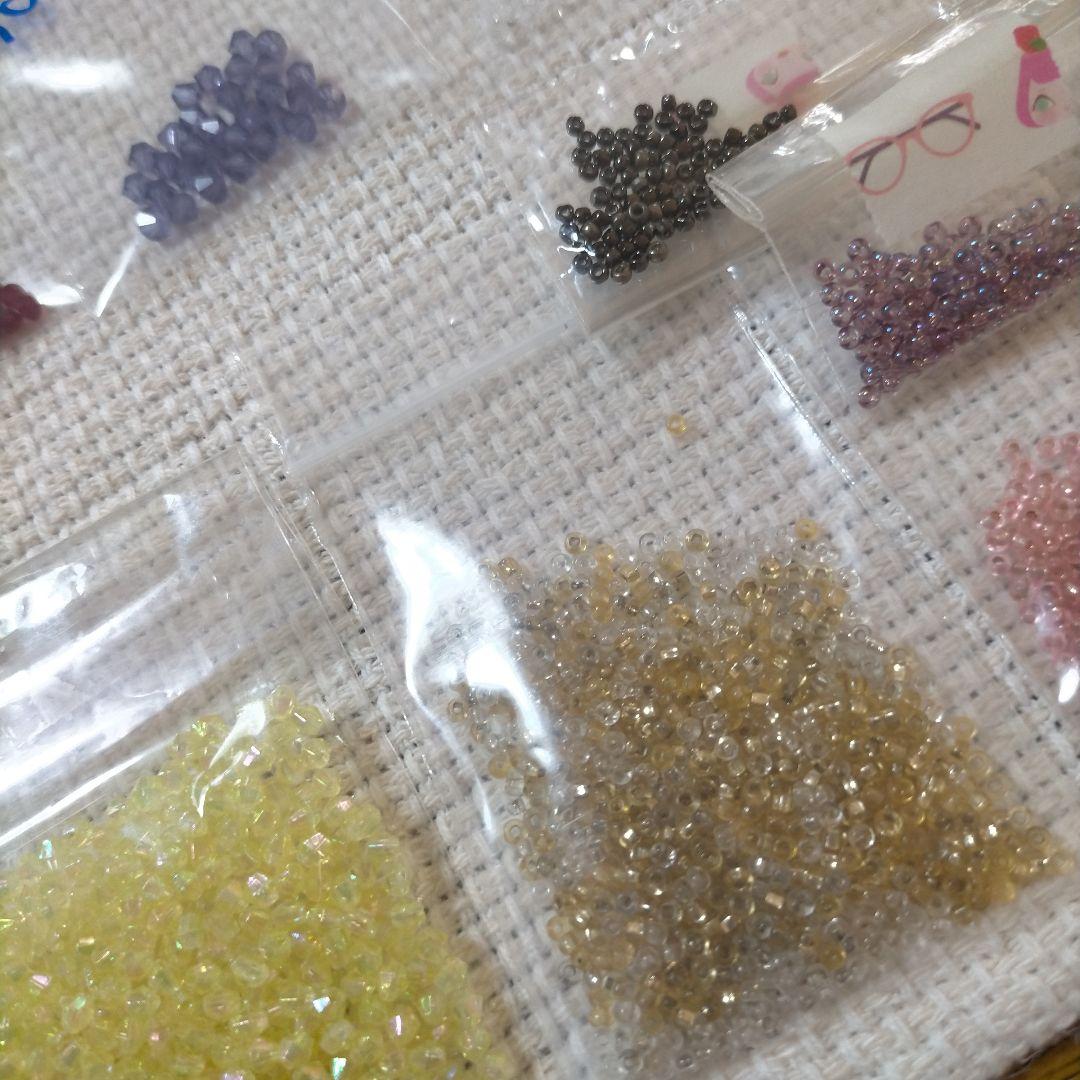 ♥スワロフスキービーズ　ハンドメイド　まとめ売り1000個以上‼️オマケ付き♥