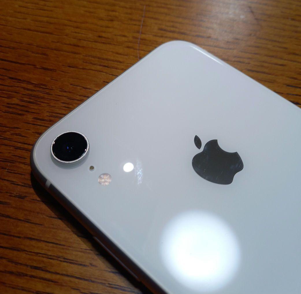 iPhone XR 64GB ホワイト　バッテリー79%