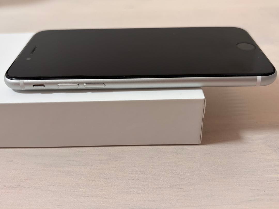 iPhone SE 第2世代 128GB SIMフリー ホワイト 本体中古品