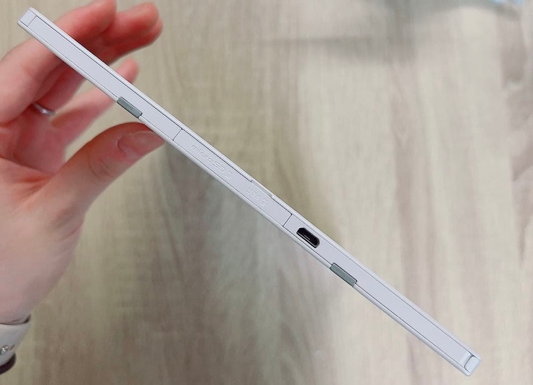 arrows Tab F-04H (ホワイト)