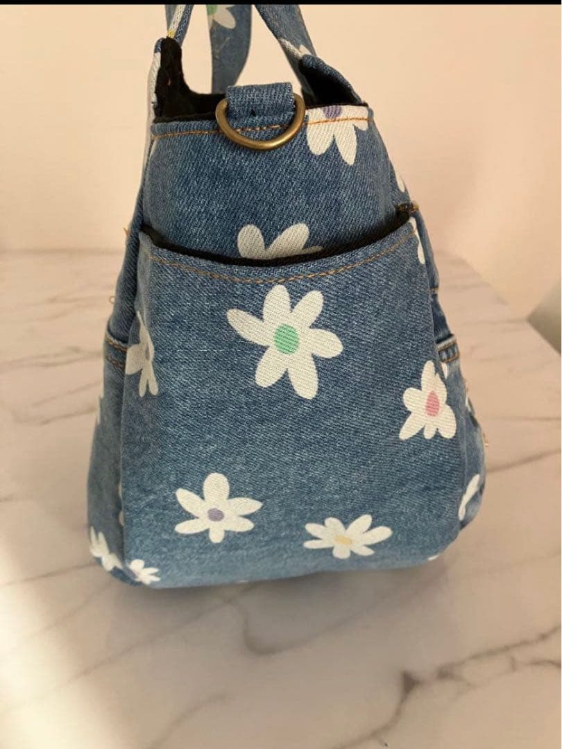 1036 ほたる　花柄デニムリメイクバック　ハンドメイド　ショルダー紐付き