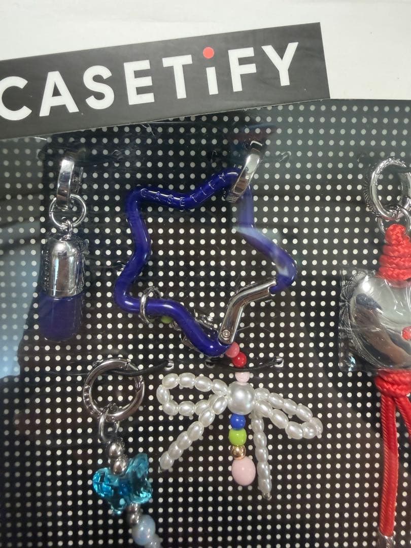 CASETiFY カラフルチャームストラップ