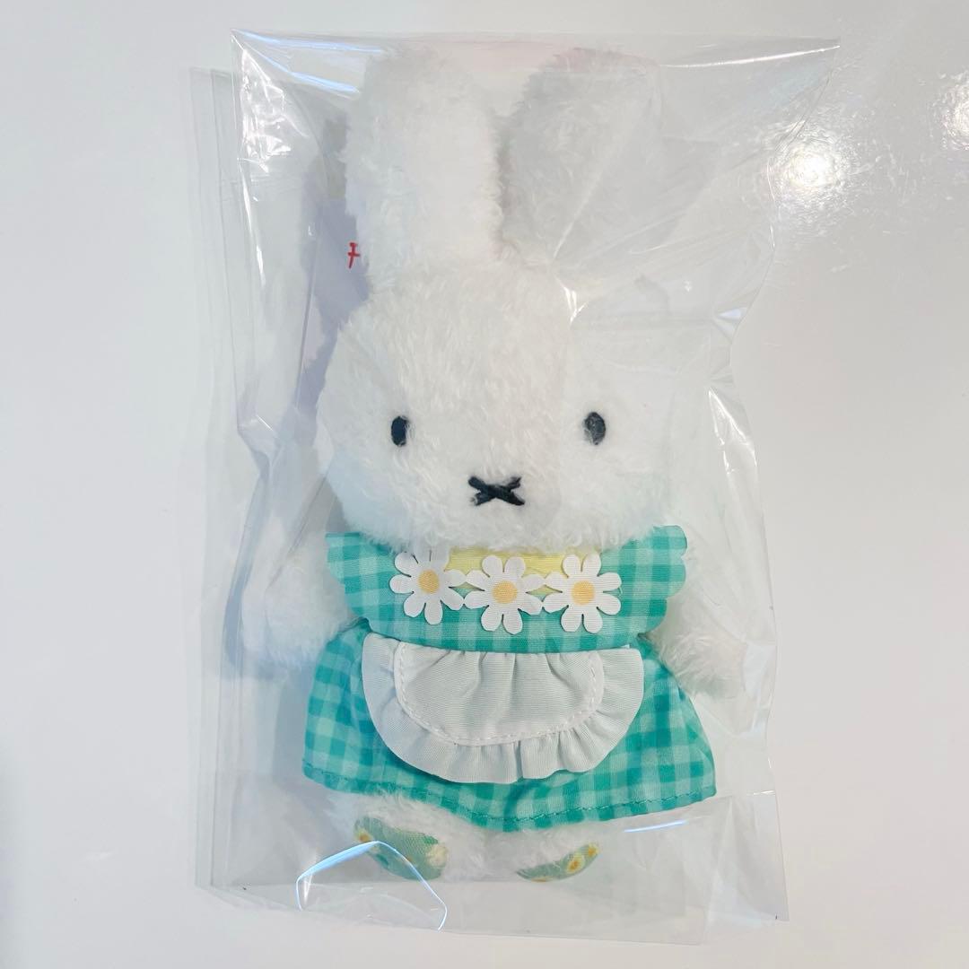 フラワーミッフィー 限定　ほわほわマスコット カモミールエプロンドレス　グリーン