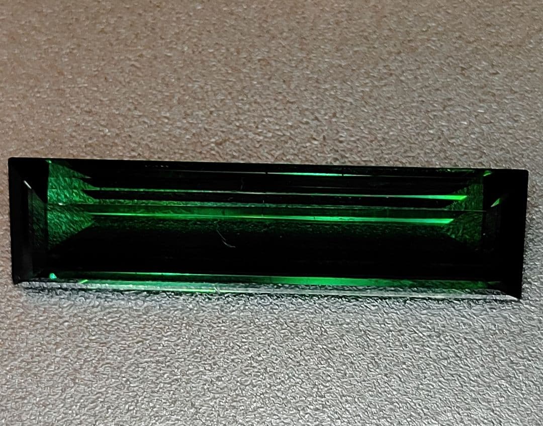 天然トルマリングリーンブルールース10.041ct 26.9×6.8×5.1mm