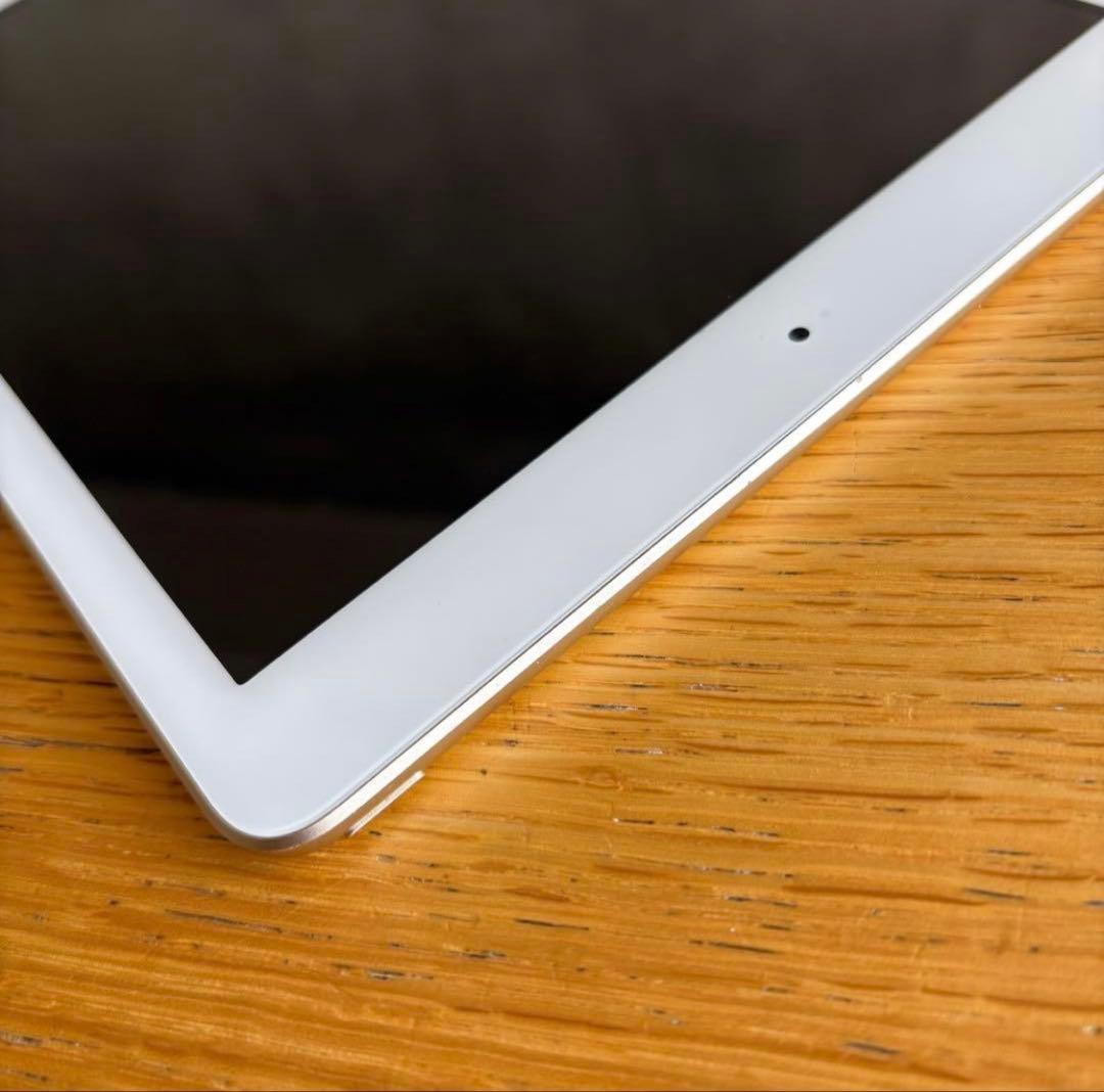 iPad 第5世代 Wi-Fiモデル 32GB 白