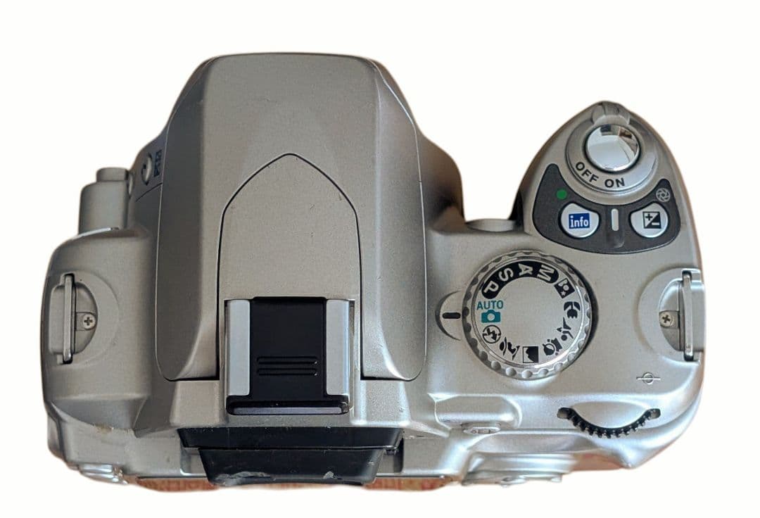 Nikon ニコン D40 ボディ デジタル一眼レフ シルバー