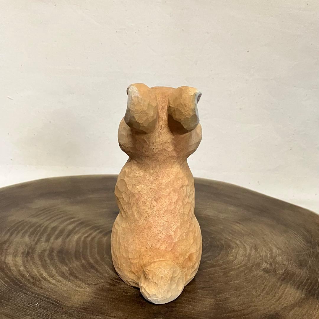 木彫りのウサギ
