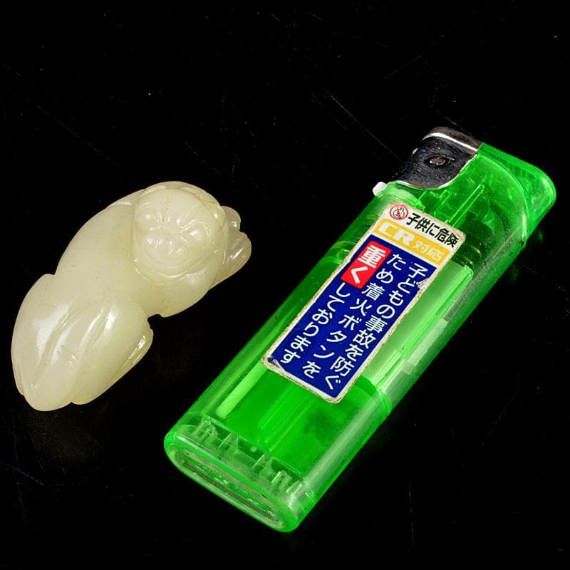 中国　玉石白玉彫刻　神獣刻　根付　紙鎮　置物　C　7084E