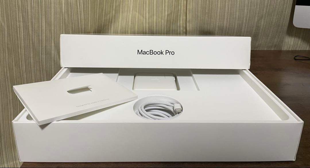 美品 MacBook Pro 2020 13インチ TouchBar付き