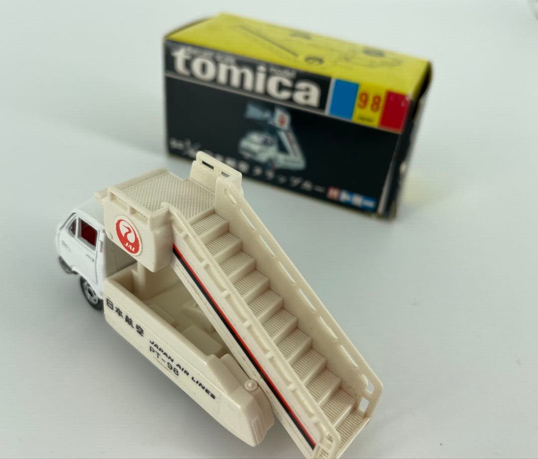 トミカ トヨタHIACE 日本航空タラップカー