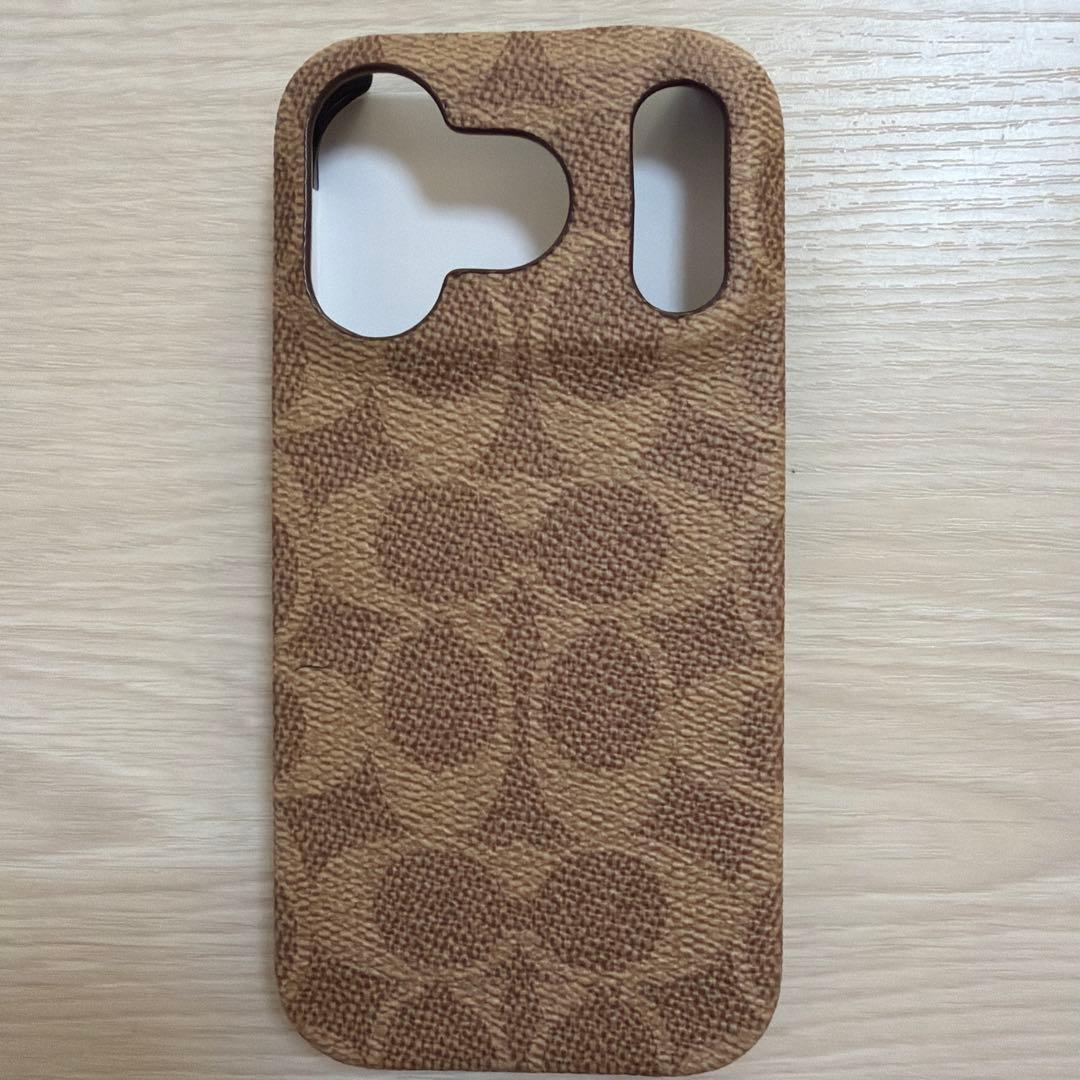 【COACH 】iphone 17pro ハードケース　ブラウン　シグネチャー