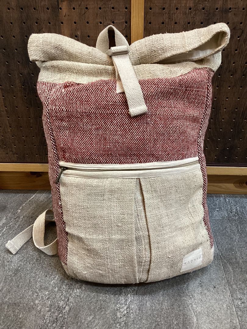 KADAYU 赤とベージュのリュック
