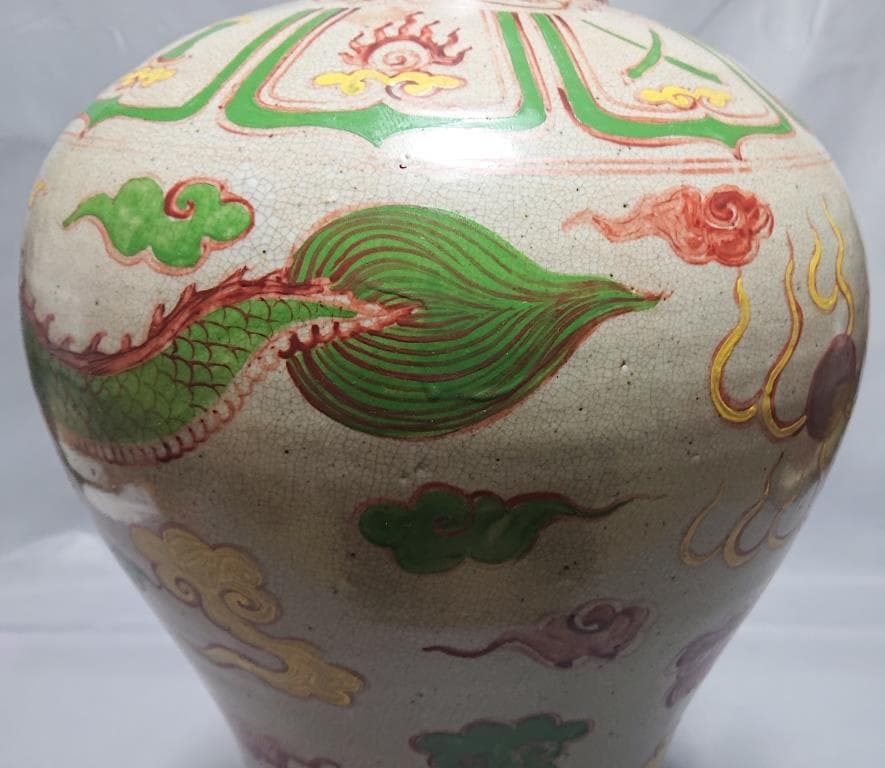 明　五彩青龍文瓶　萬歴年間　（1573～1619）　42.4㎝