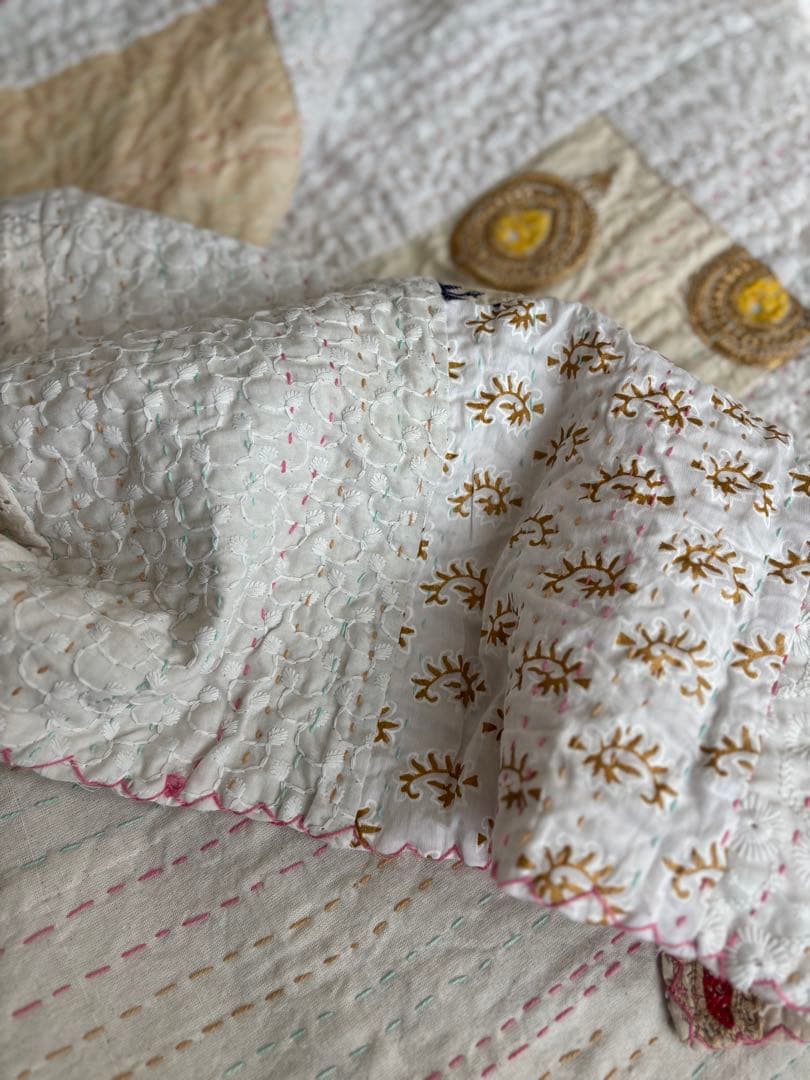 ラリーキルト　インド刺繍　カンタキルト　ヴィンテージ　マルチカバー　白　ホワイト
