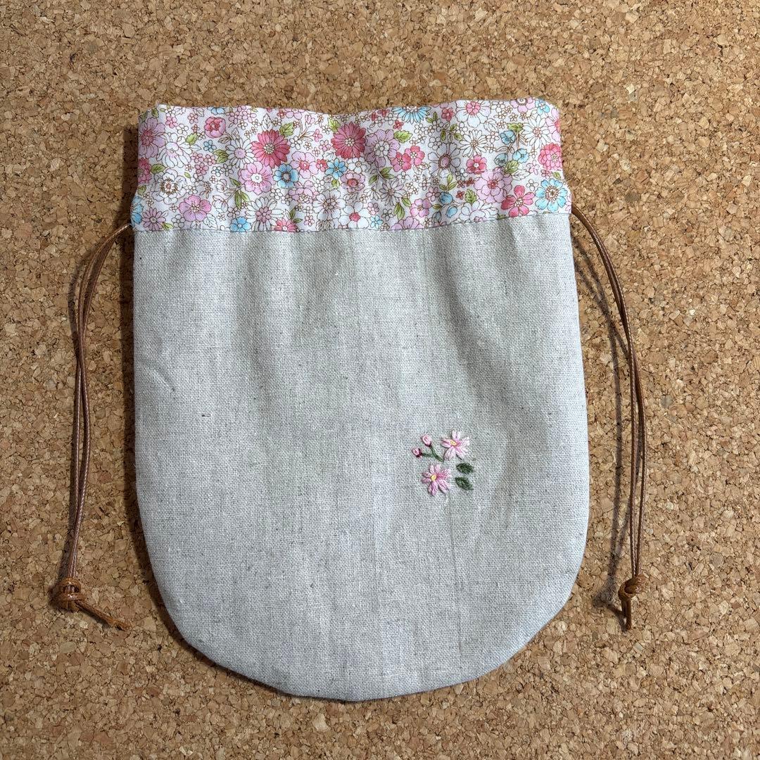 桜の花　刺繍入　巾着ポーチ　ハンドメイド