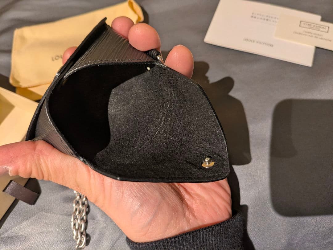 Louis Vuitton エピレザー 小銭入れ チェーン付き