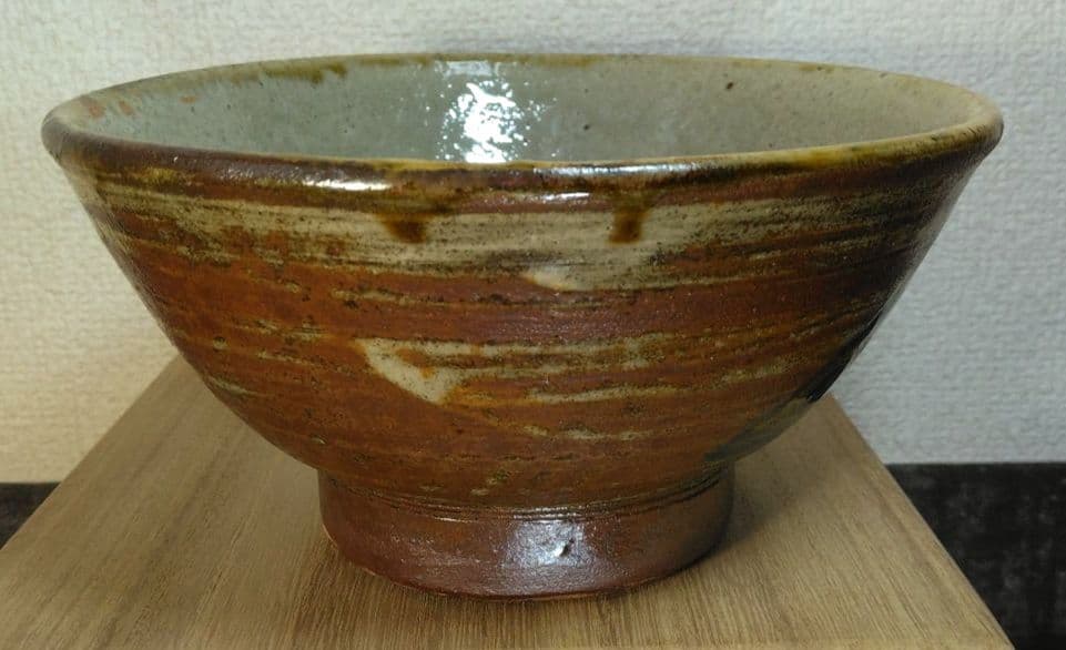 上作 人間国宝 金城次郎 魚紋茶碗(外刷毛目,魚二匹) 栞 共箱 無傷 壷屋焼
