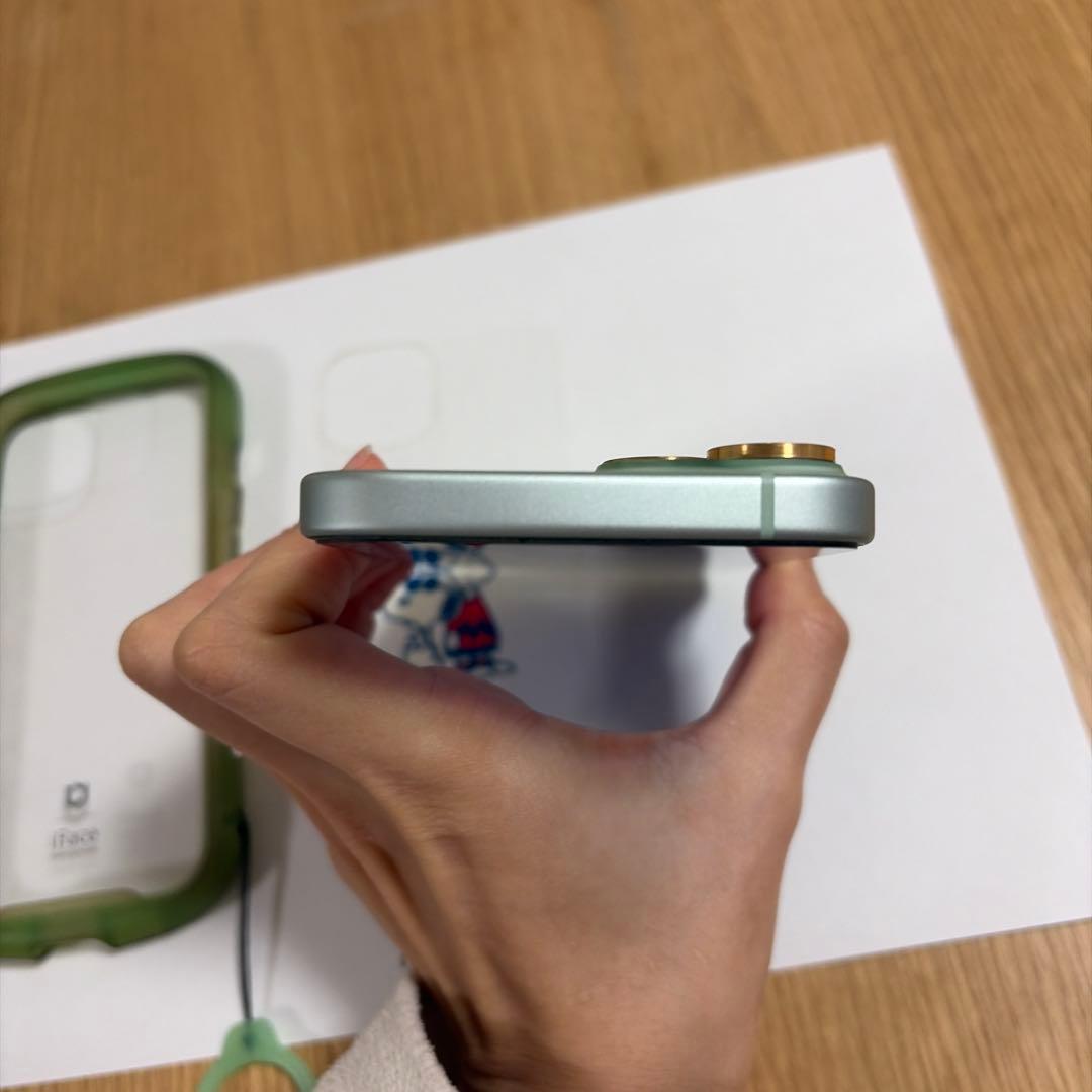 iPhone 15 グリーン iFaceケース付　値下げ不可