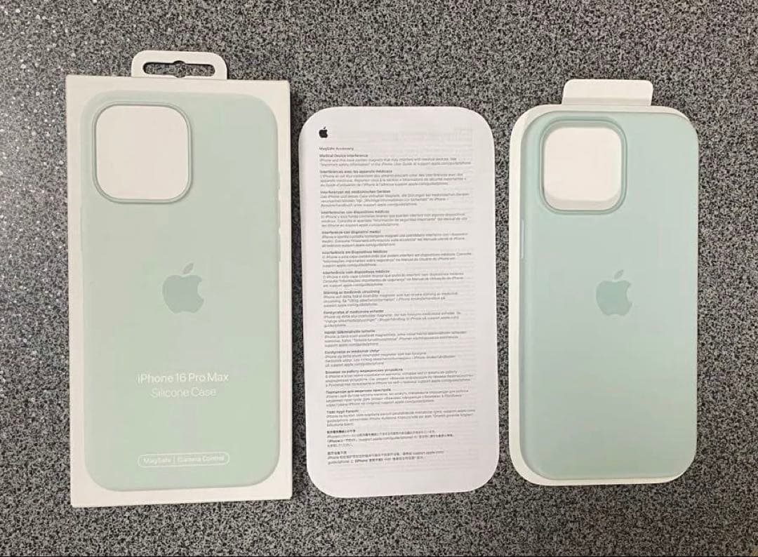 Apple純正　iPhone16ProMax シリコンケース （美品）