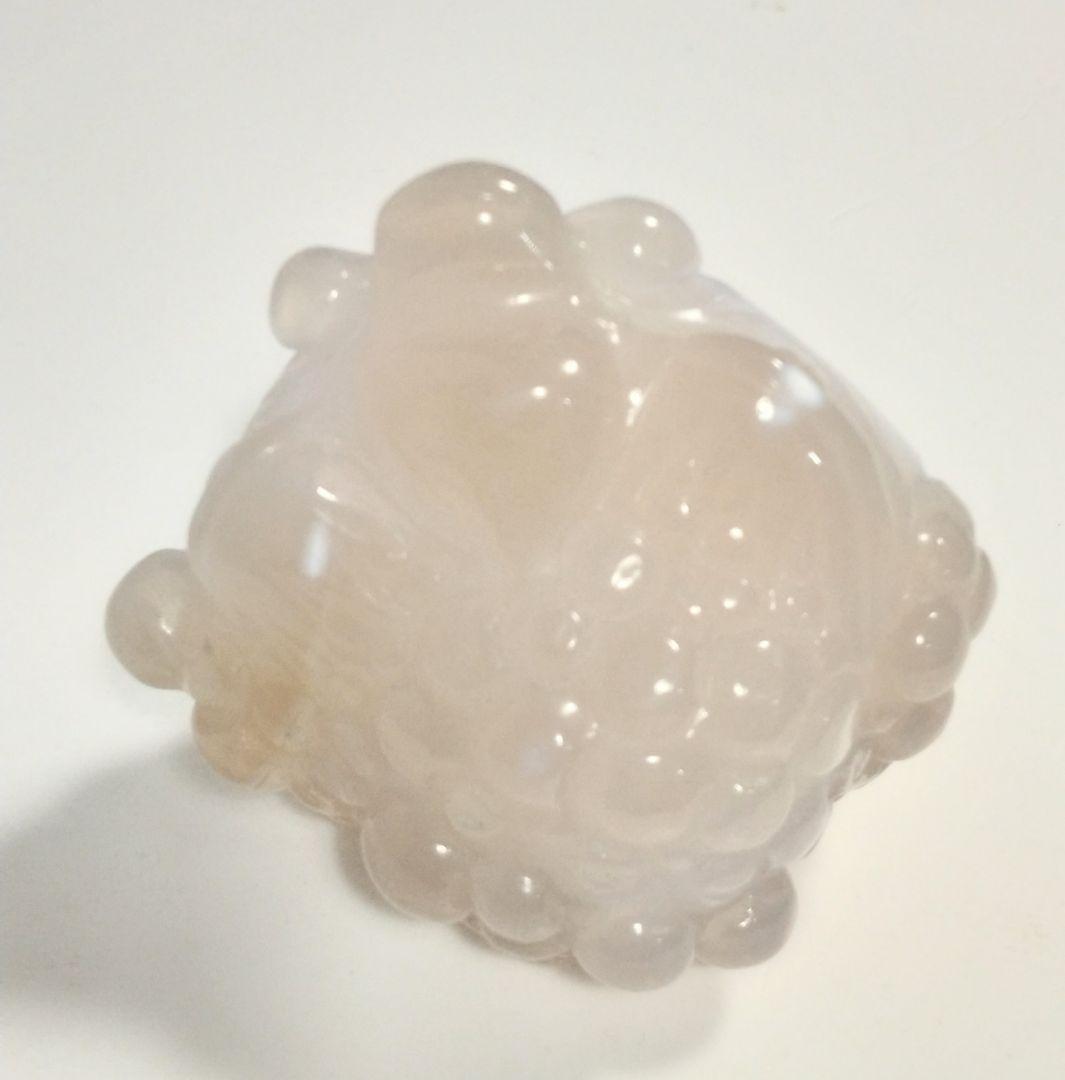 笑う銭蛙彫刻晶洞瑪瑙置物