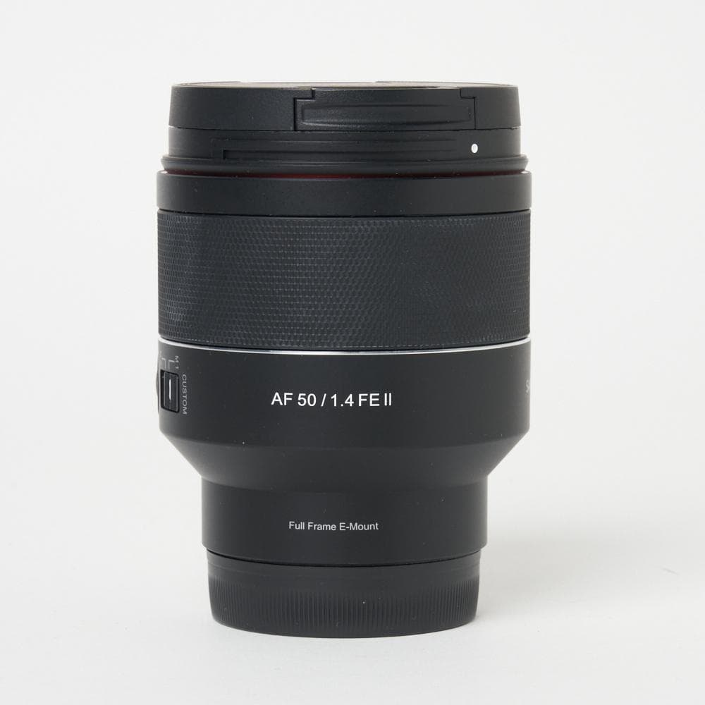 SAMYANG AF 50mm F1.4 FE II + レンズステーション