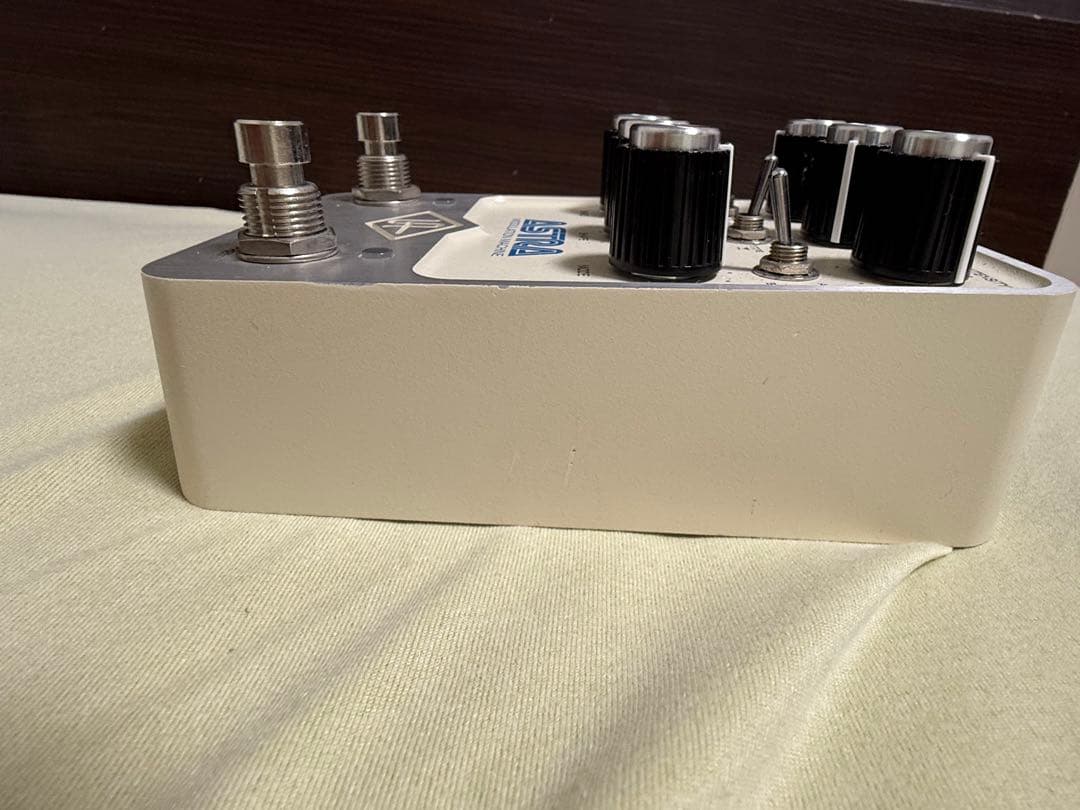 ギター UNIVERSAL AUDIO ASTRA MODULATION MACHINE