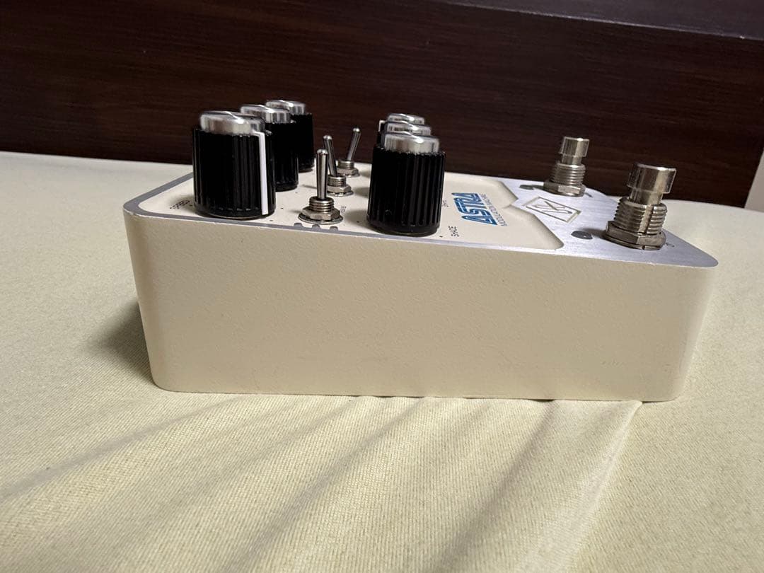 ギター UNIVERSAL AUDIO ASTRA MODULATION MACHINE