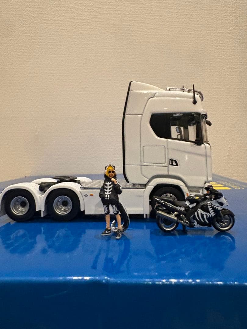 合金スカニア 770S ミニカー 1/64 （2デフ　ダブル引きタイプ）白