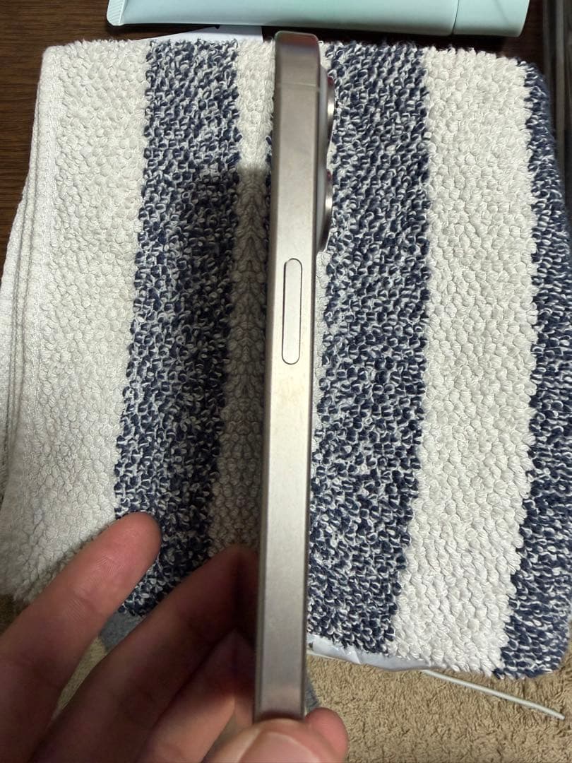 Apple iPhone 15pro ナチュラルチタニウム256gb