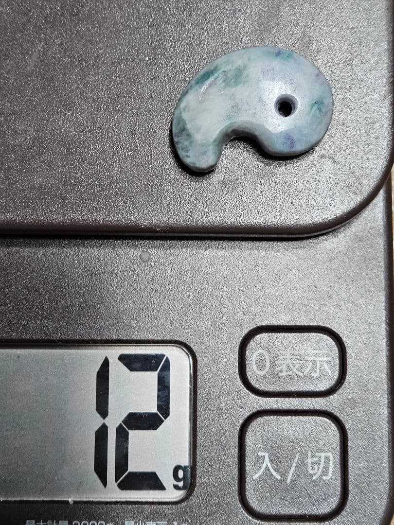 糸魚川　青斑 翡翠勾玉