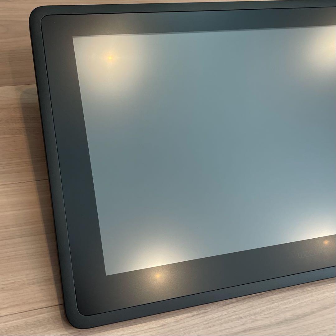 Wacom Cintiq 22 FHD DTK2260 ワコム　液タブ