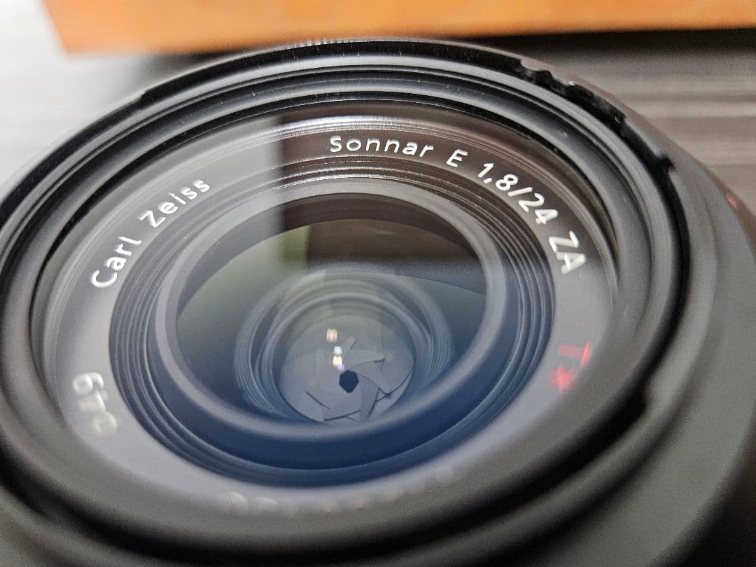 SONY SEL24F18Z レンズ